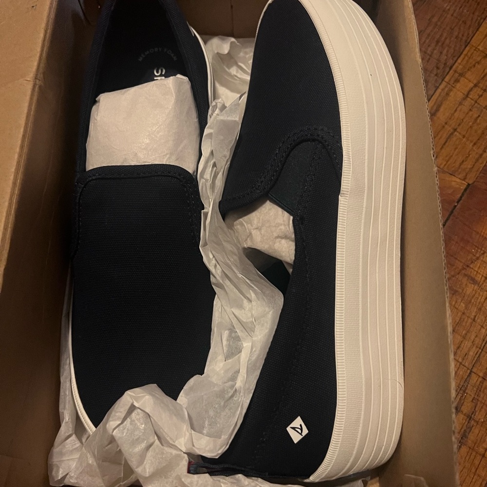 Size 9.5 womens sperry brand new with box